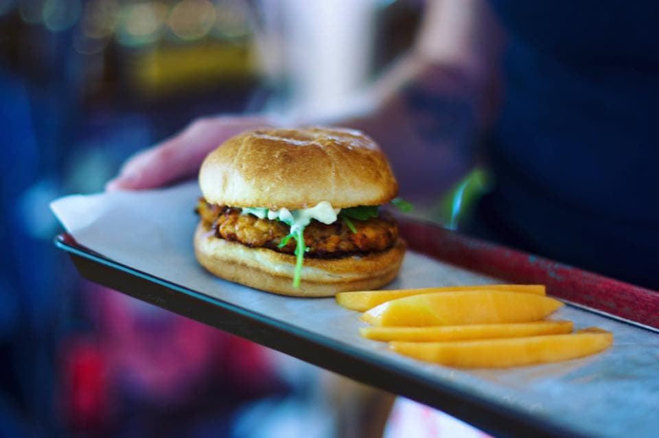 grelen-salmon-burger